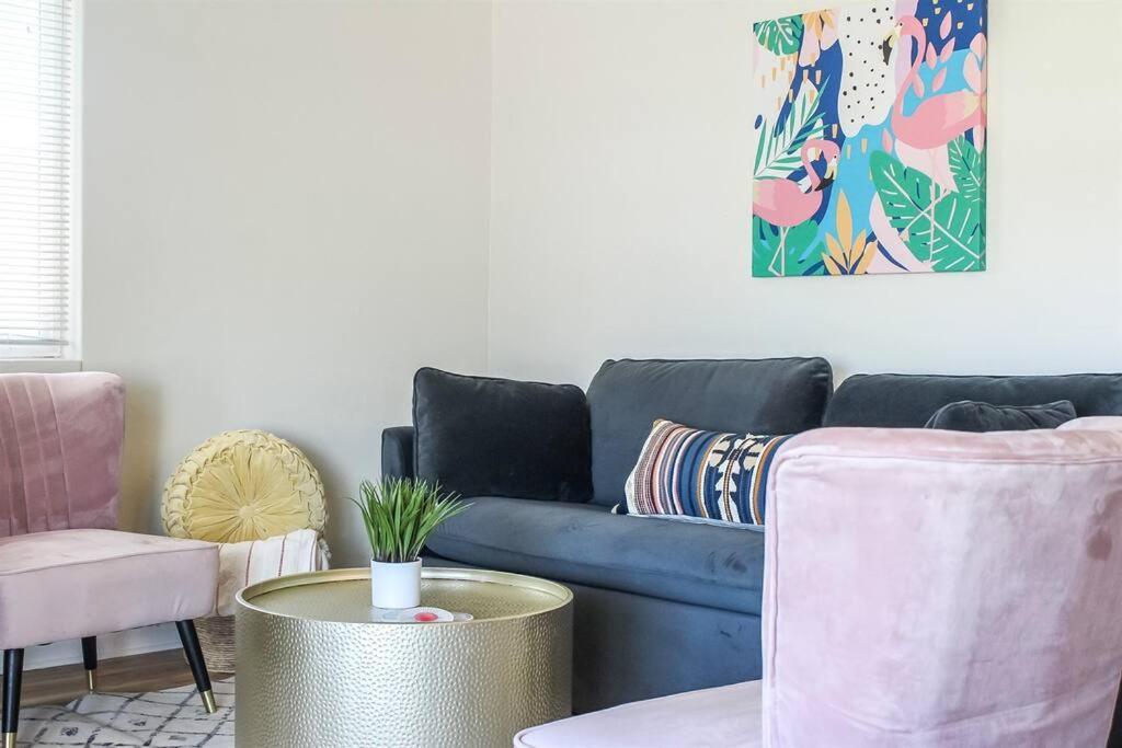 Villa Newly Remodeled Midcentury Pink Flamingo Casa Phoenix Exterior foto