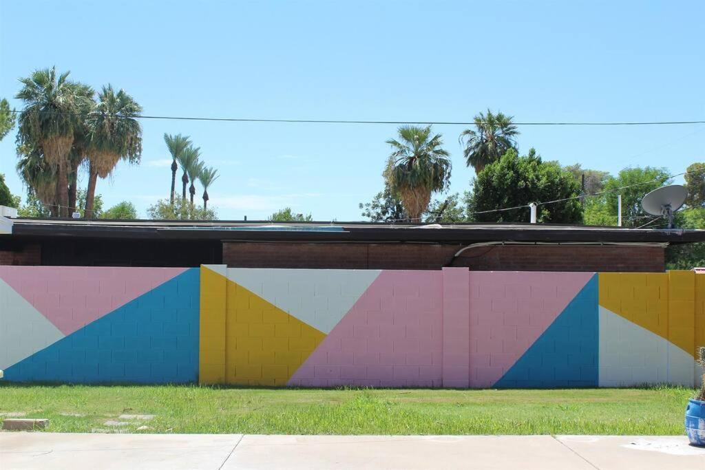 Villa Newly Remodeled Midcentury Pink Flamingo Casa Phoenix Exterior foto